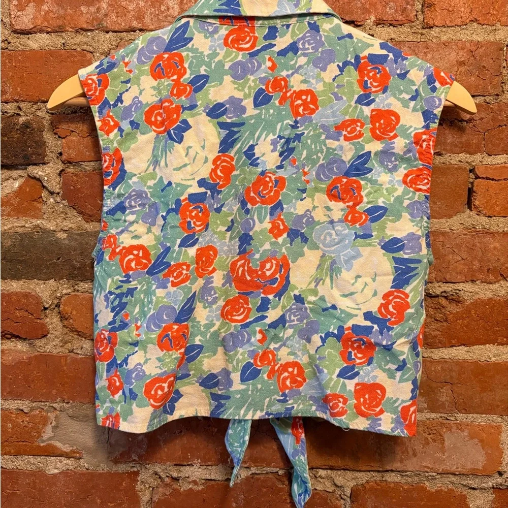 Rixo Floral Tie-Front Cropped Sleeveless Top | retro summer vibes 💐☀️ - Picture 2 of 6
